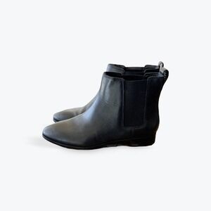 J. Crew Black Leather Chelsea Boots Women's Size 6 Elastic Side Ankle
